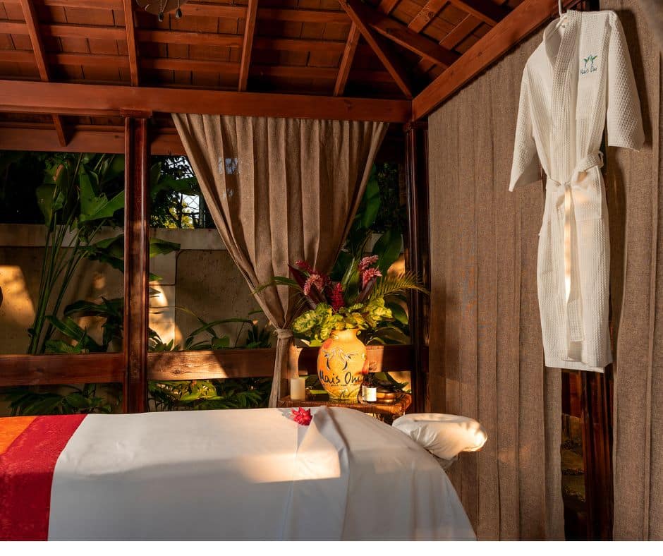 Spa at Tennis court villa in Discovery Bay Mais Oui