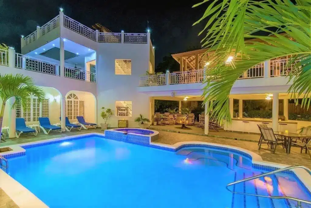 Mais Oui Villa in Discovery Bay Jamaica pool