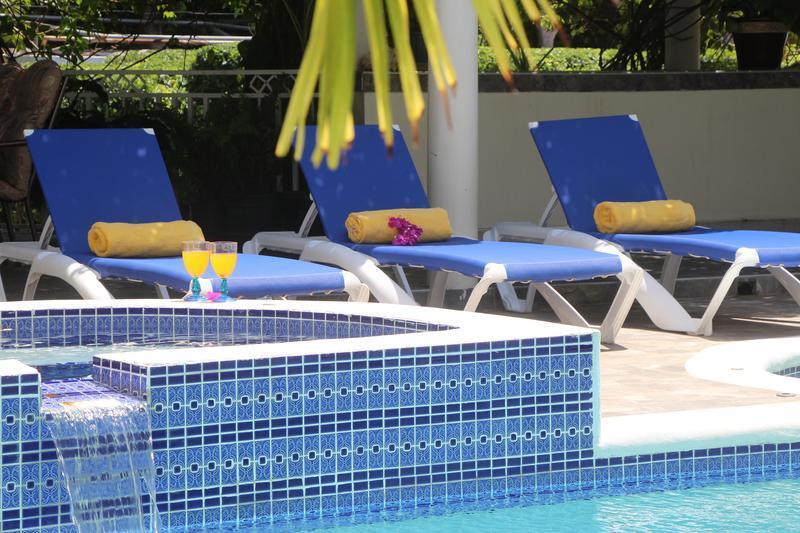 Pool at Mais Oui Villa in Discovery Bay Jamaica