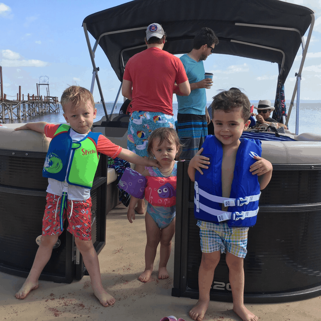 pontoon-boat-rental-lake-Buchanan.png