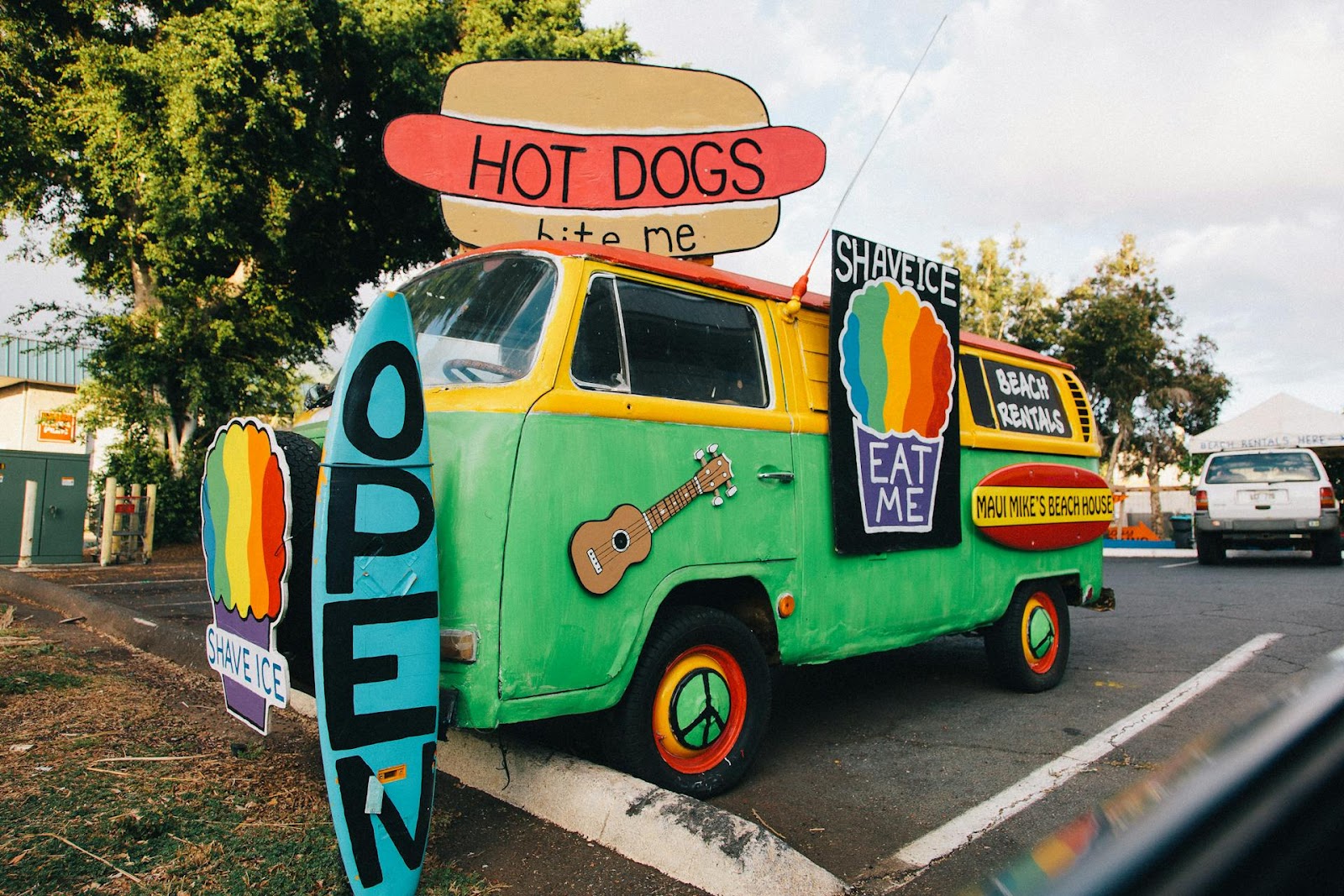 VIntage Bus Food Truck’ in Kaanapali, HI, United States