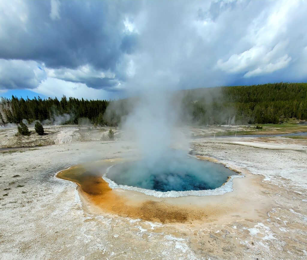 old-faithful-hole-1024x867