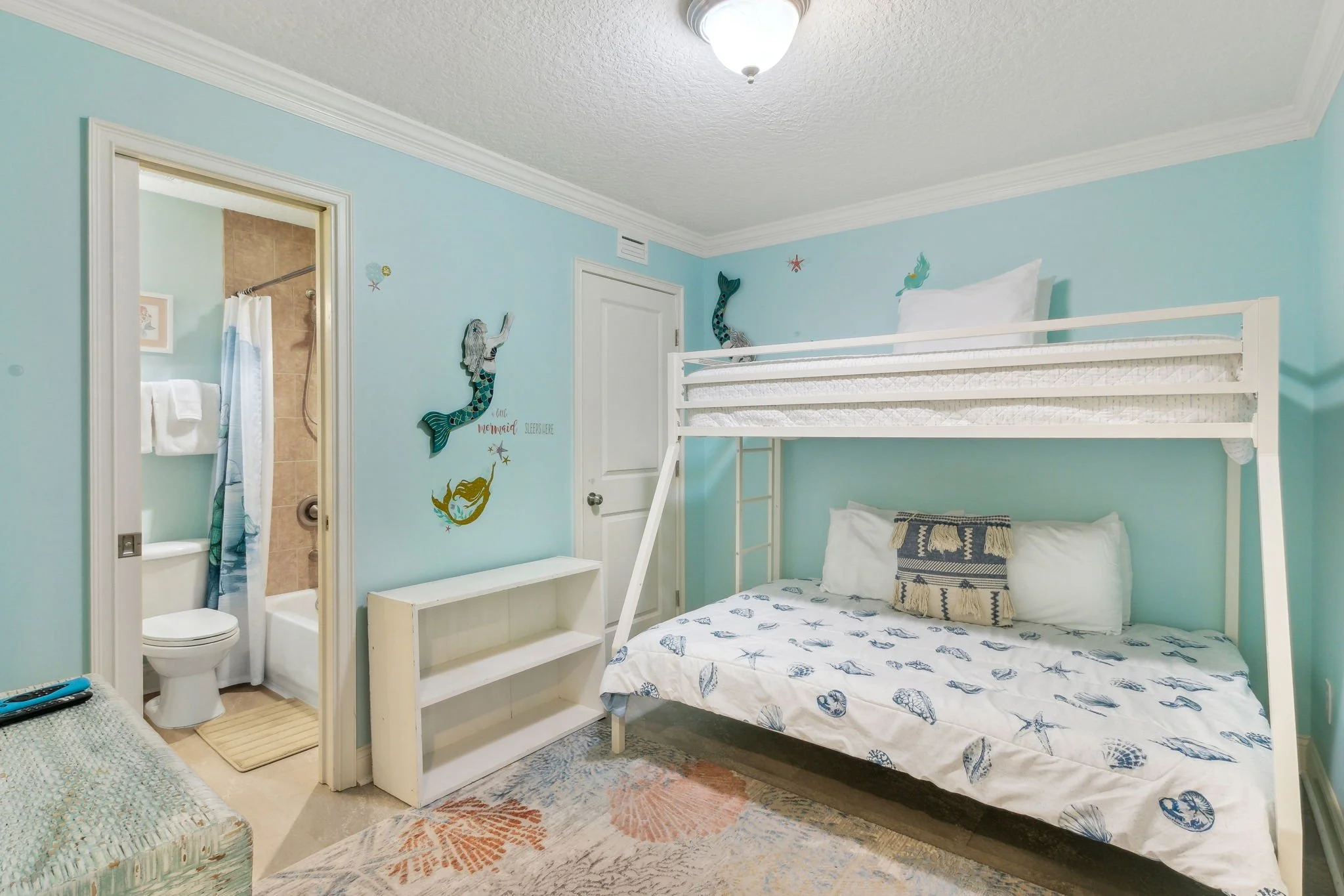 Copy of 15-web-or-mls-1947 S Fletcher Ave-16.jpg