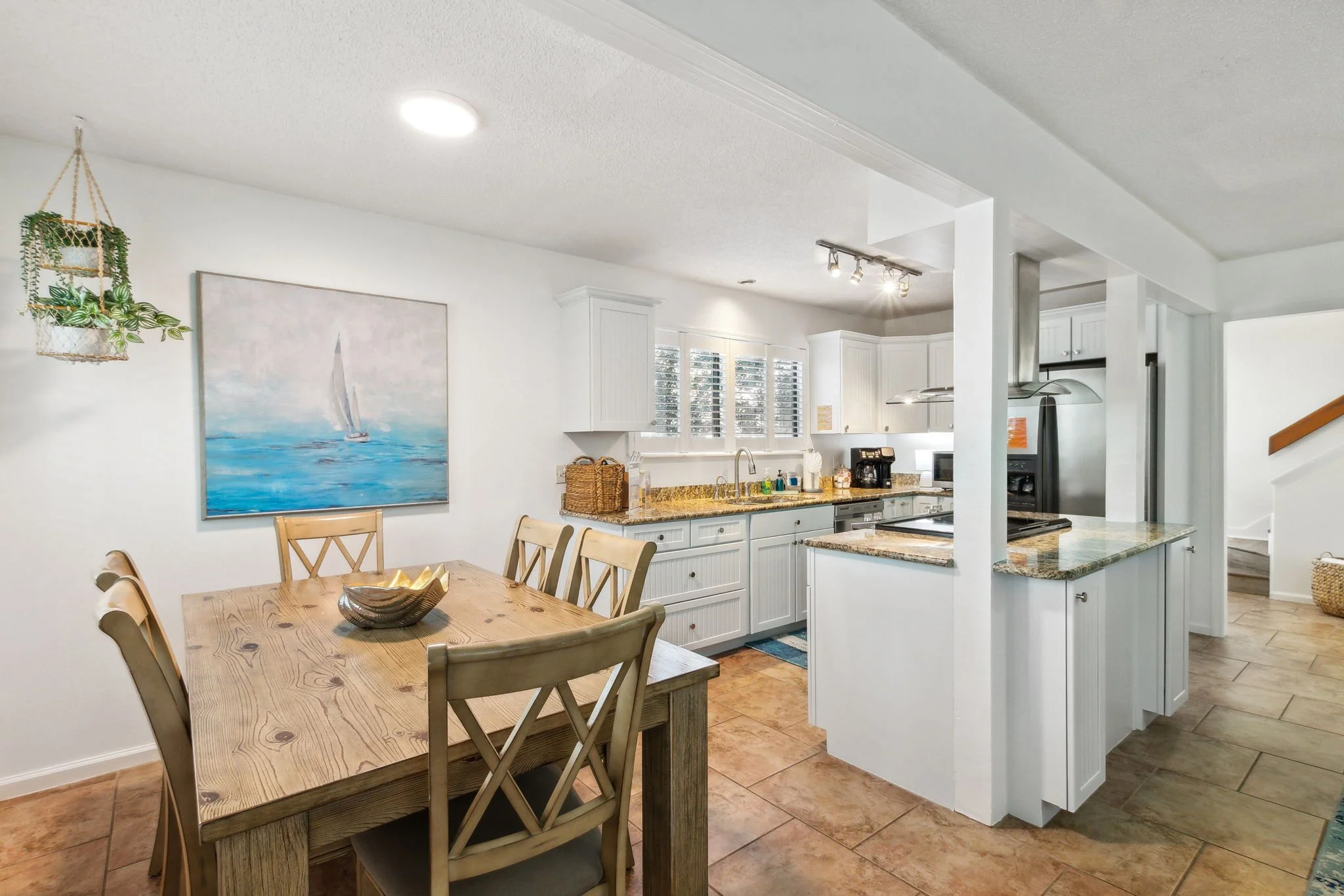 Kitchen & Dining