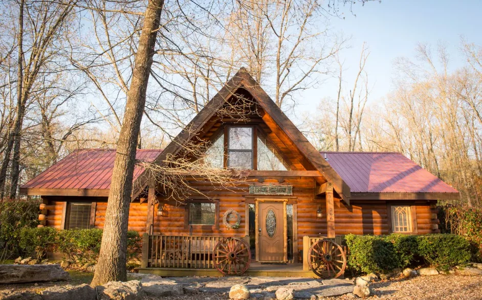 Branson vacation rental lodging deals and specials for Guns N Roses concert weekend at Thousand Hills Vacations