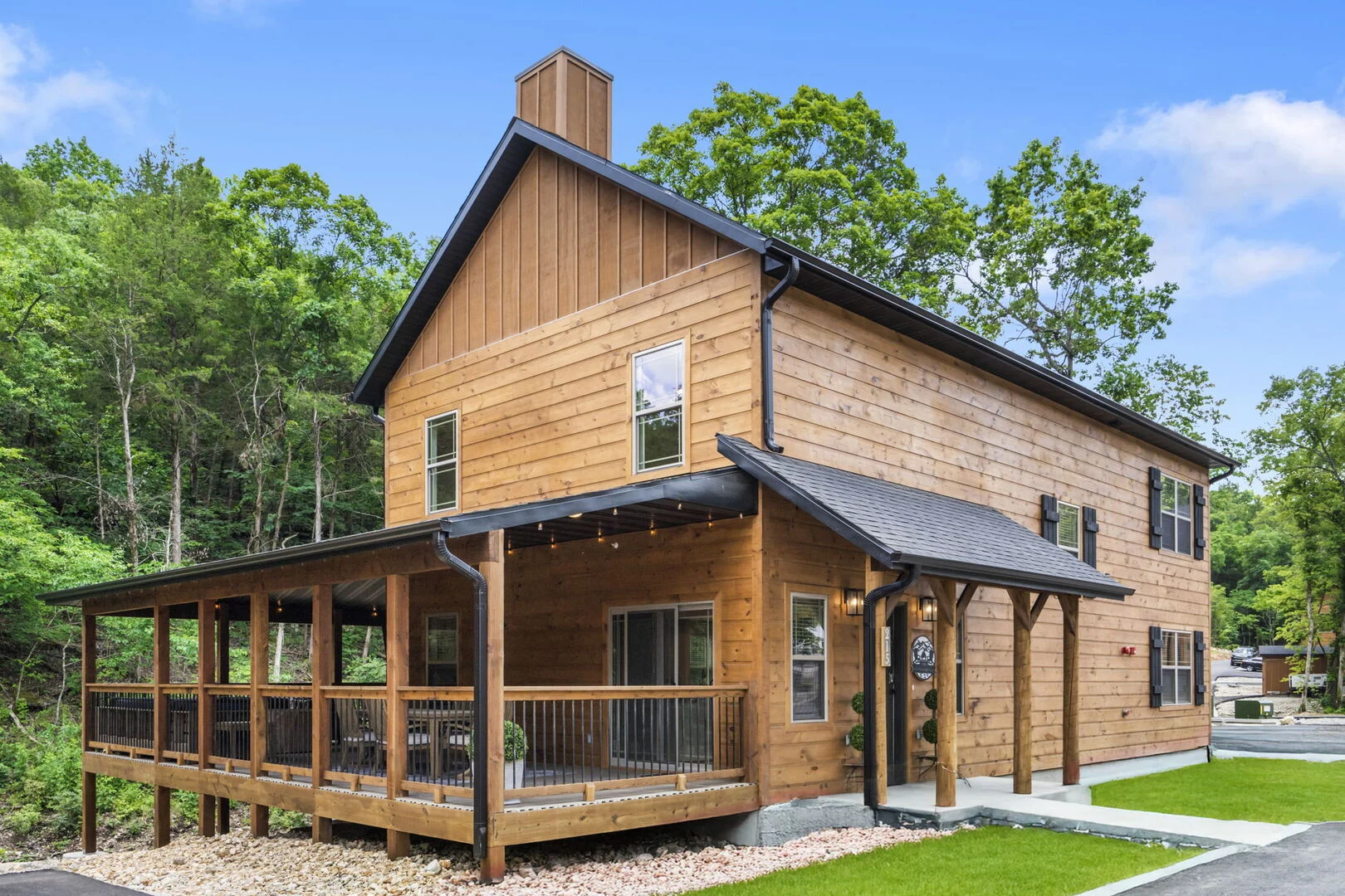 Cozy Creek Hideaway four bedroom cabin at Tall Timbers Camp in Hollister near Branson