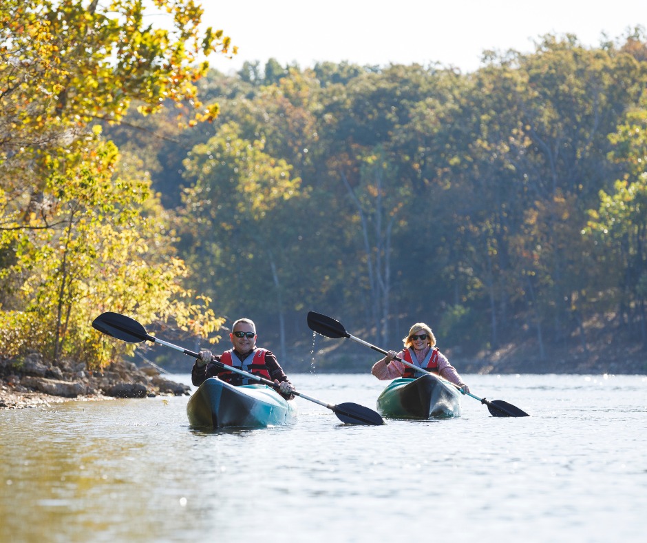 couple happily boating in lake Taneycomo