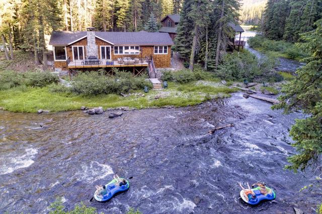 Truckee River House | Sleeps 10+ | Minutes to Palisades Tahoe