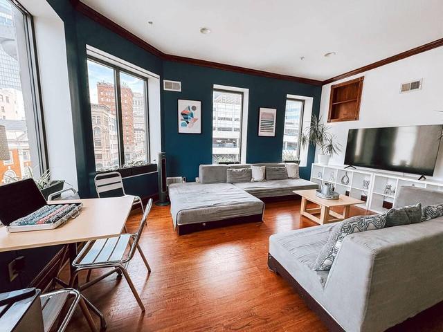 Downtown Apartment | 2 Queen Beds + 60” TV