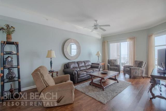 3BR/2BA Penthouse w/ Gulf Views
