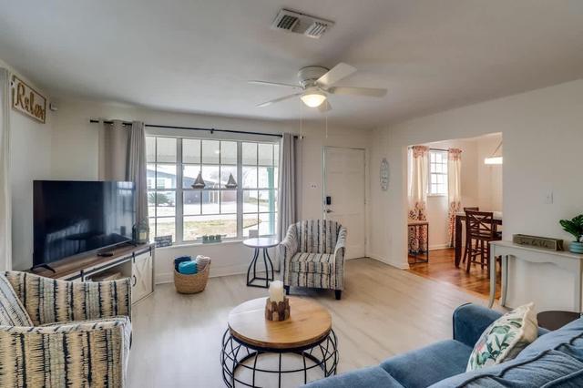 Sea La Vie in Long Beach